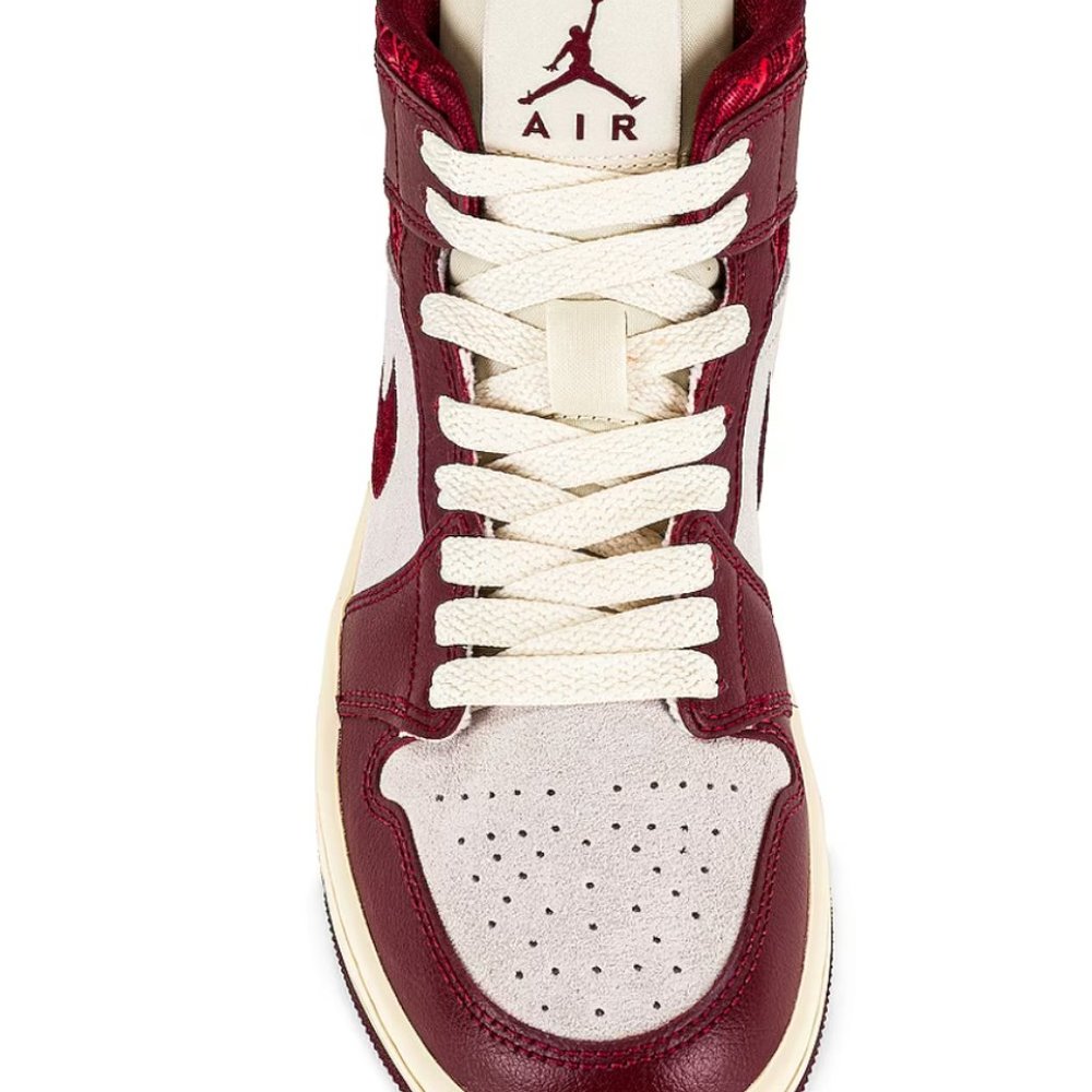 Air Jordan 1 Mid Sneaker Red - Picture 3 of 9
